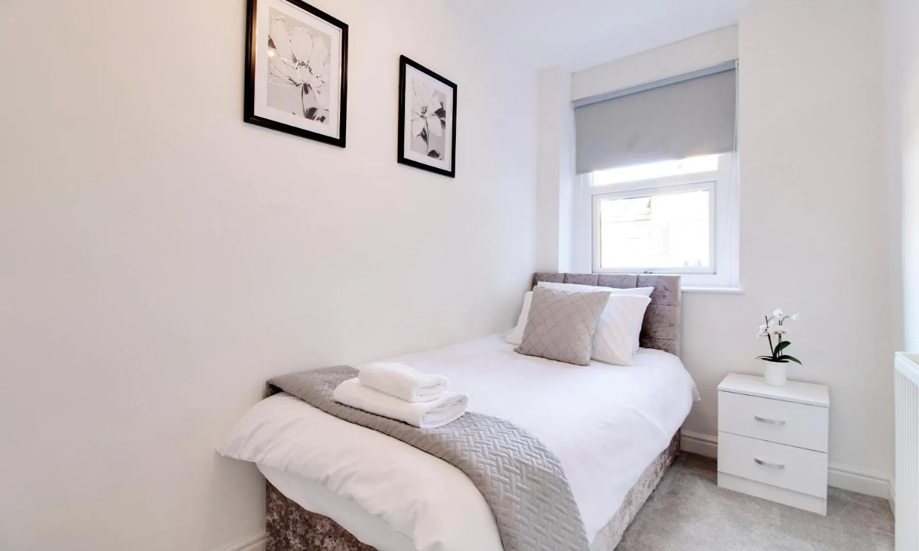 Modern Harrogate Centre Apartment