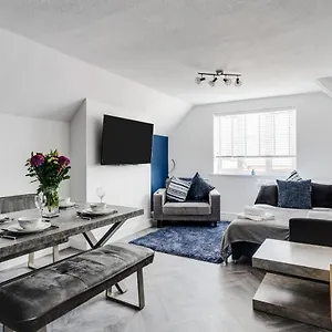 st-davids-stylish-2-bed-apartment-free-parking-close-to-beach.hotelsin-chester.com/
