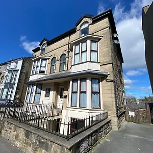  Apartment 2 Bedroom - Garden Apartment, With Parking