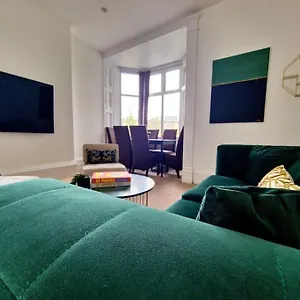  Apartment The Stray Adjacent, Interior-designed 2-bed Apartment- Luxury
