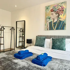  Apartment The Crown View - Luxury - Free Parking Nearby