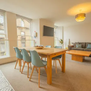 henrys-apartment-accommodates-6-guests.edinburghhotelsuk.org/